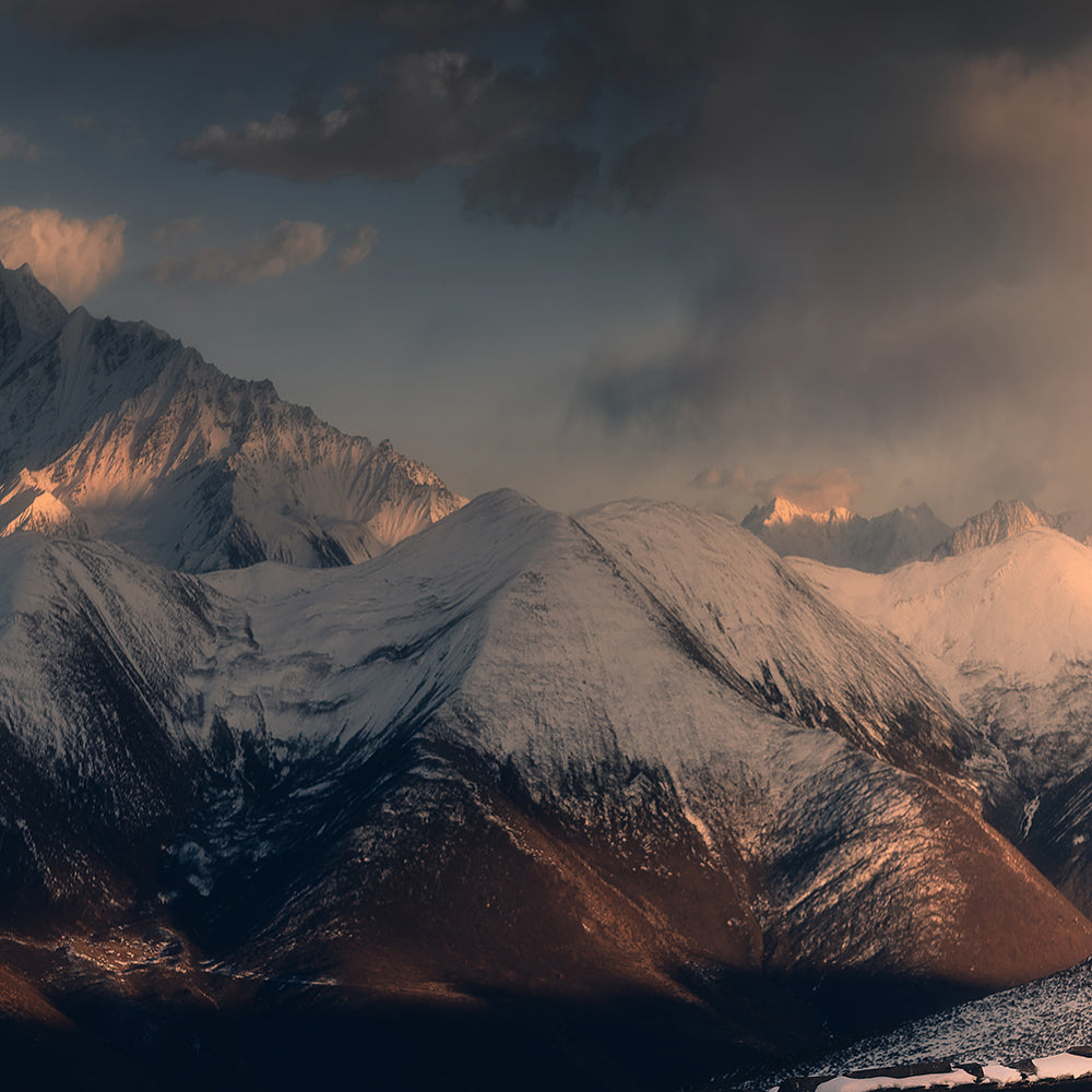 Cottage beside Snow Mountain-Wuchao Du