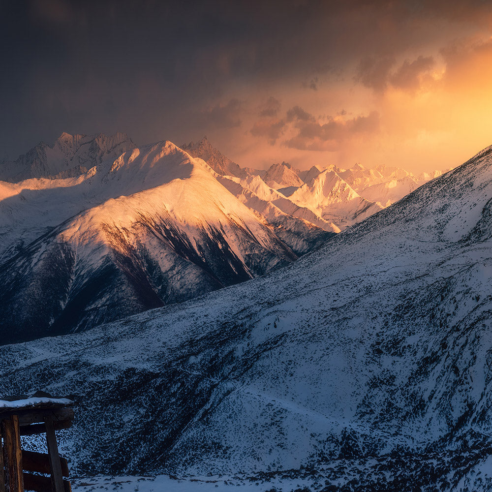 Cottage at the Foot of the Snow Mountain-Wuchao Du